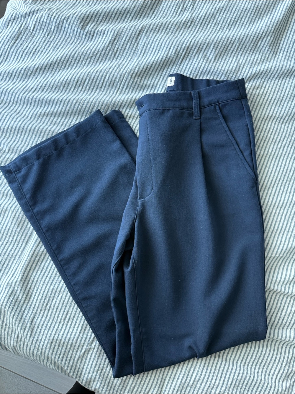 Abercrombie worn once asymmetrical waist trouser - Picture 2 of 3